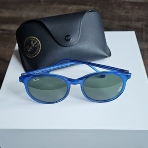 Ray-Ban - Sunglasses & Case